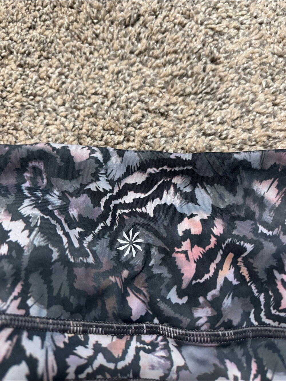 Athleta Ultimate Stash 7/8 Leggings size medium - Picture 5 of 6